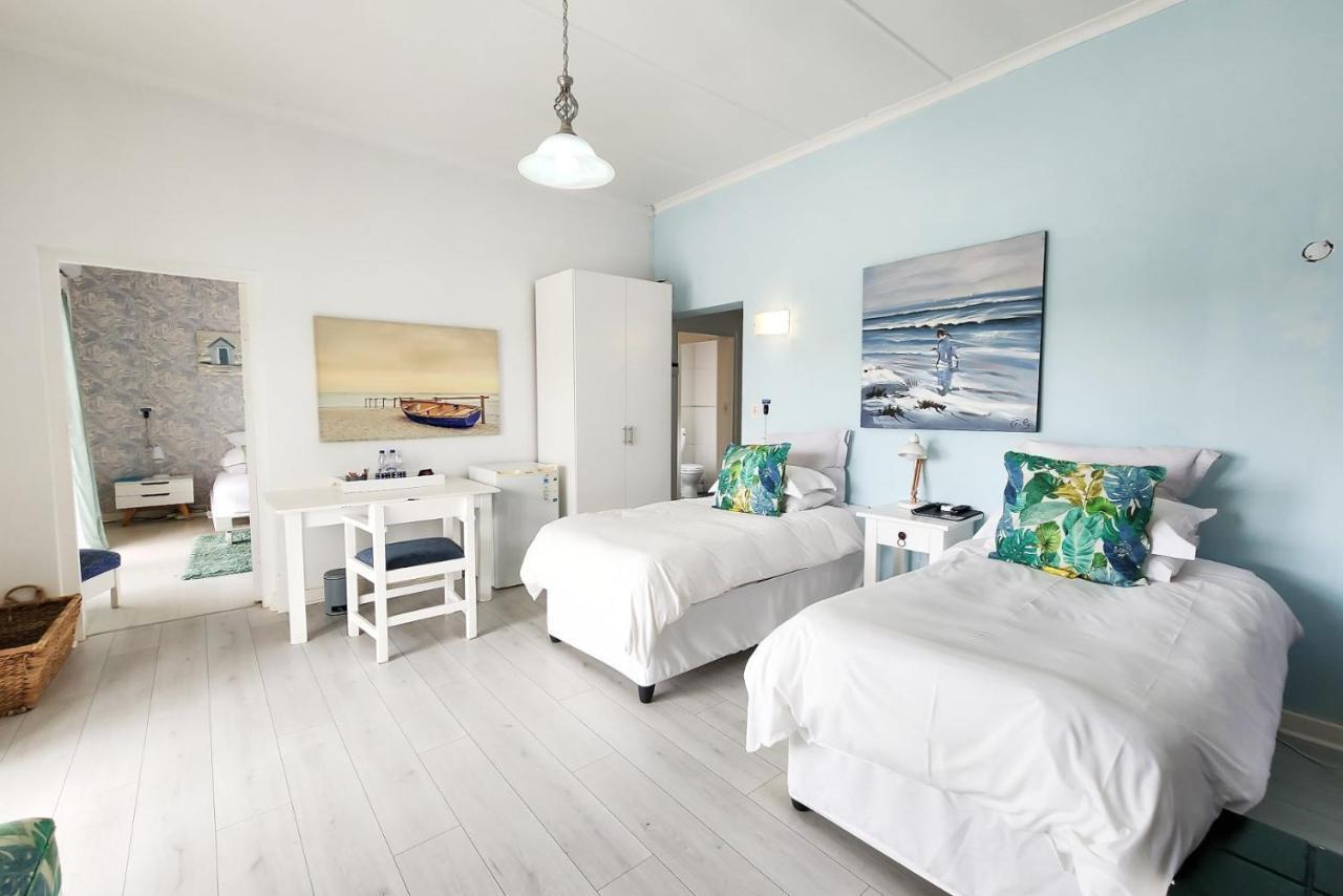 Blue'S Guest House - East London Bonza Bay Exterior foto