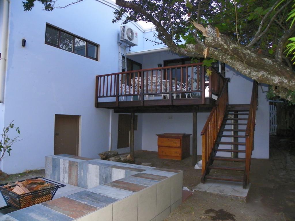 Blue'S Guest House - East London Bonza Bay Exterior foto