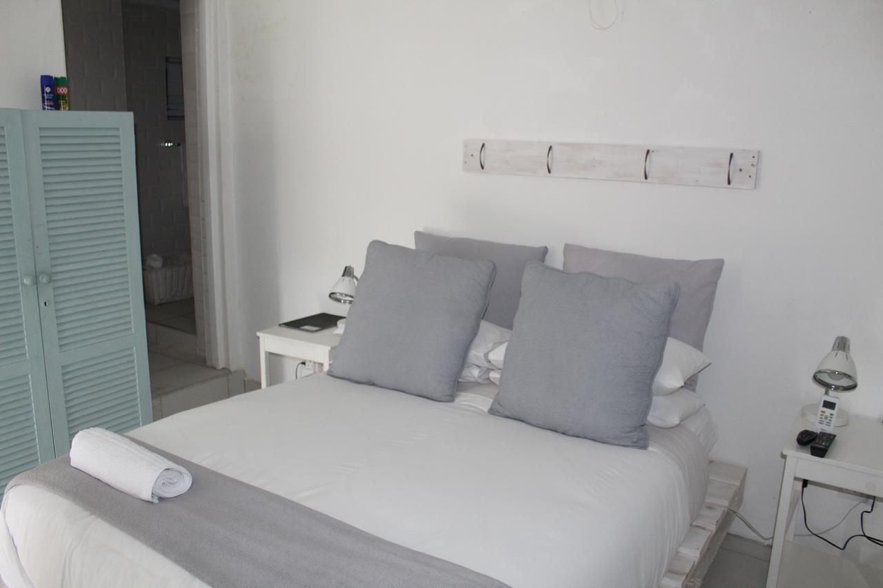 Blue'S Guest House - East London Bonza Bay Exterior foto
