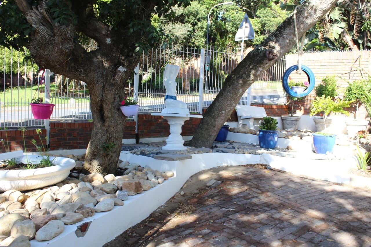 Blue'S Guest House - East London Bonza Bay Exterior foto